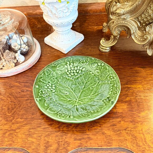 Vintage OLFAIRE Portugal Green Leaf with fruit 8" Plate - Picture 5 of 11